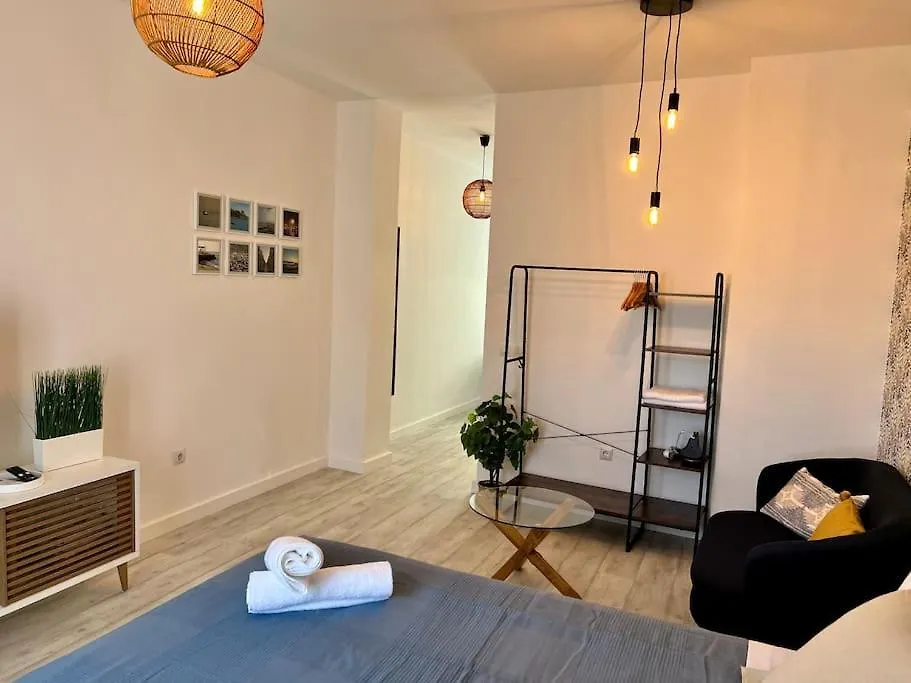 Apartment With Private Rooftop By Easytrip Malaga